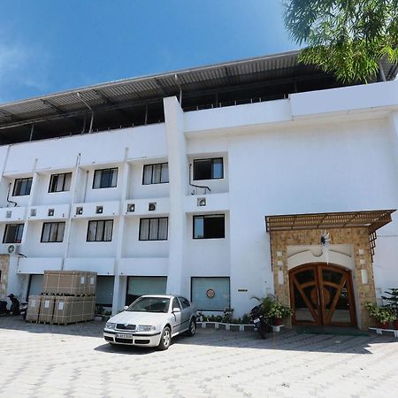 Hotel Super Townhouse Dona Castle Kollam Esterno foto