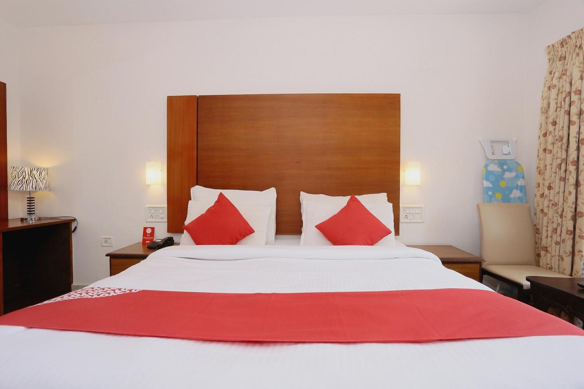 Hotel Super Townhouse Dona Castle Kollam Esterno foto
