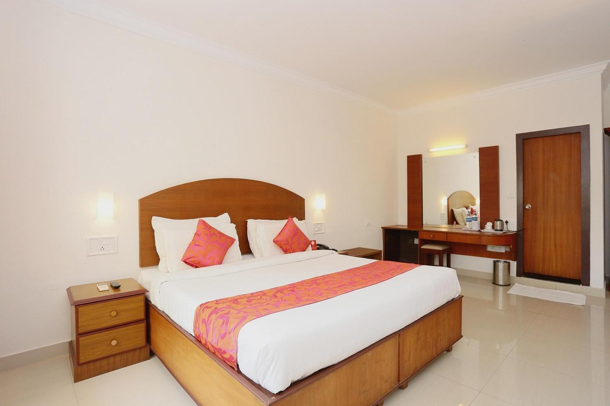 Hotel Super Townhouse Dona Castle Kollam Esterno foto