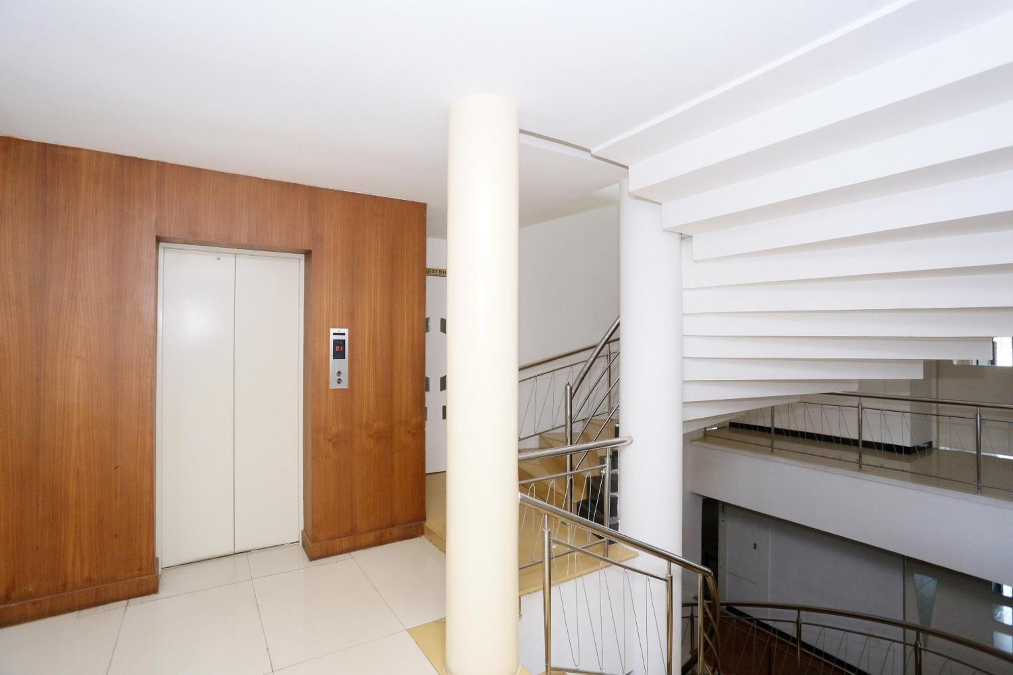 Hotel Super Townhouse Dona Castle Kollam Esterno foto