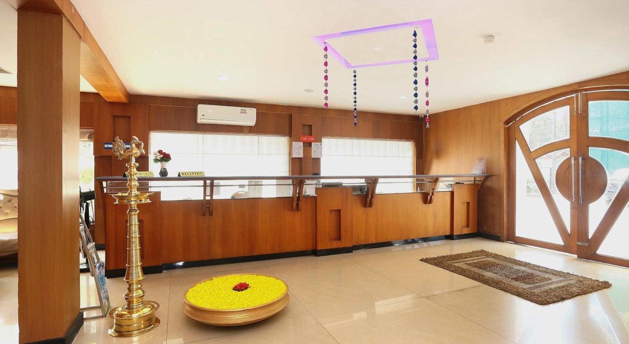 Hotel Super Townhouse Dona Castle Kollam Esterno foto