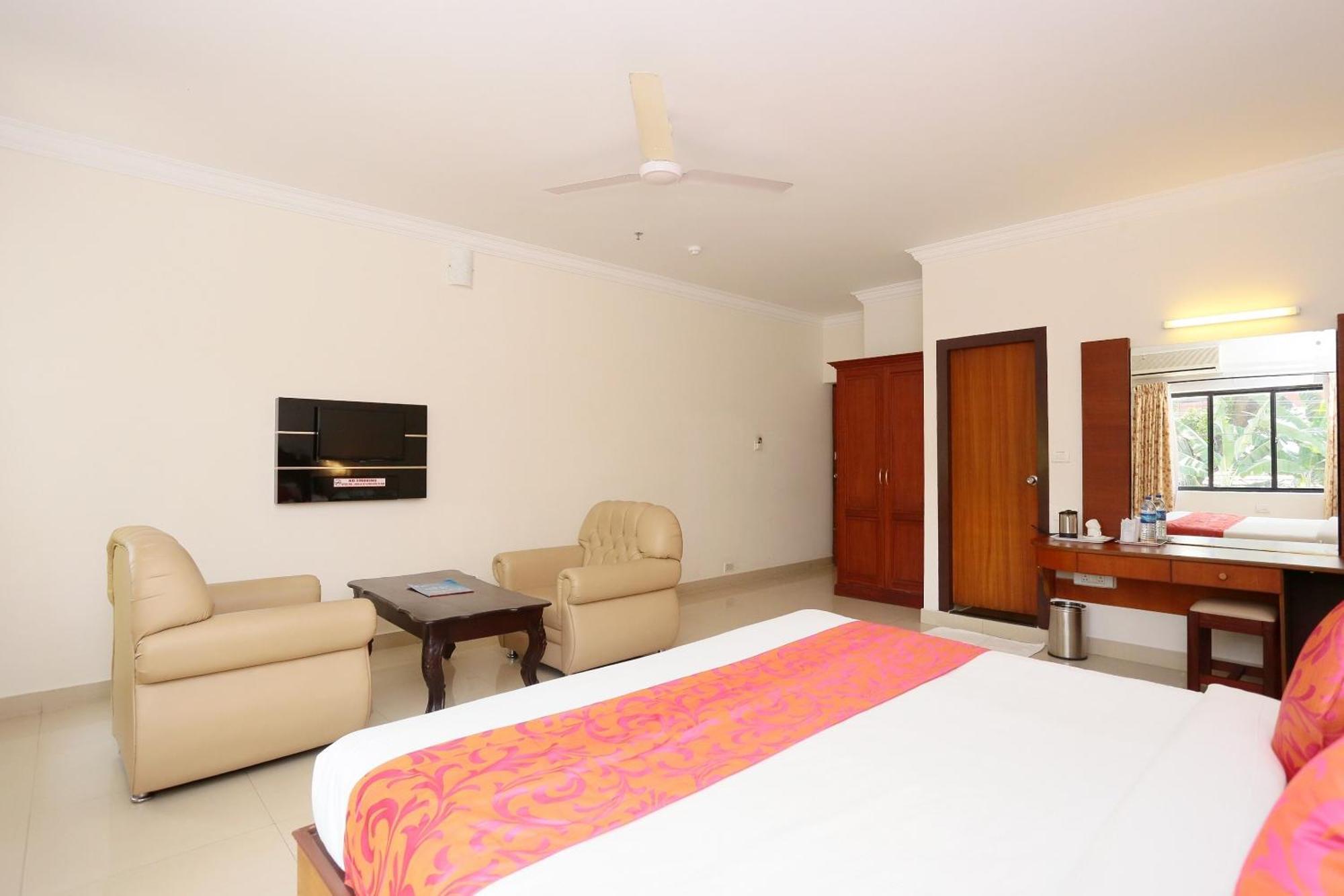 Hotel Super Townhouse Dona Castle Kollam Esterno foto
