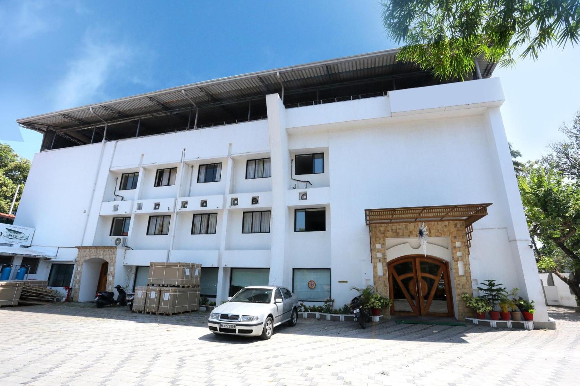 Hotel Super Townhouse Dona Castle Kollam Esterno foto