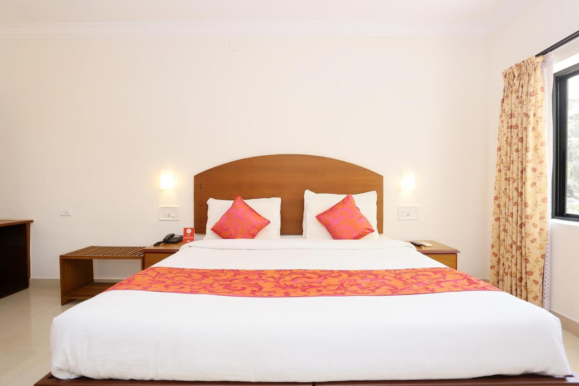 Hotel Super Townhouse Dona Castle Kollam Esterno foto