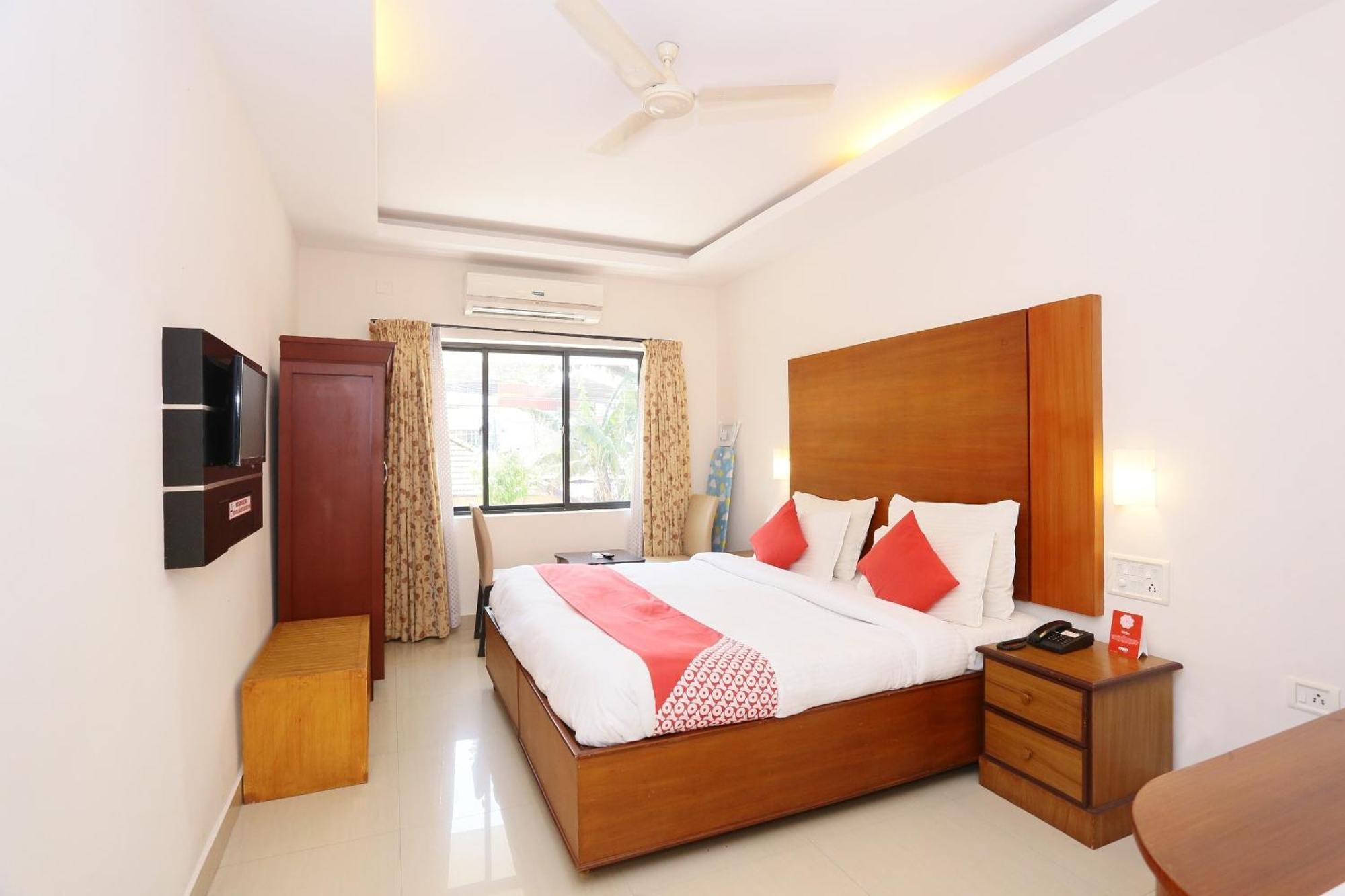 Hotel Super Townhouse Dona Castle Kollam Esterno foto