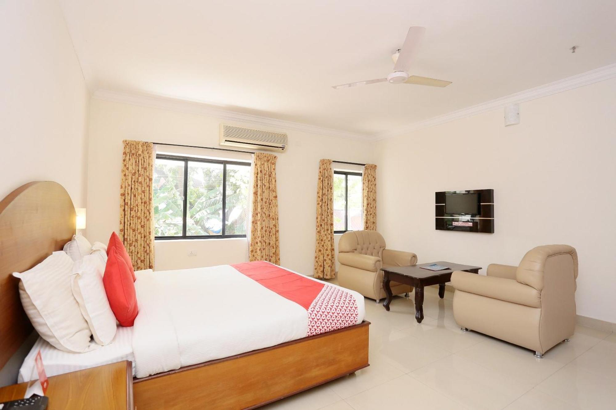 Hotel Super Townhouse Dona Castle Kollam Esterno foto