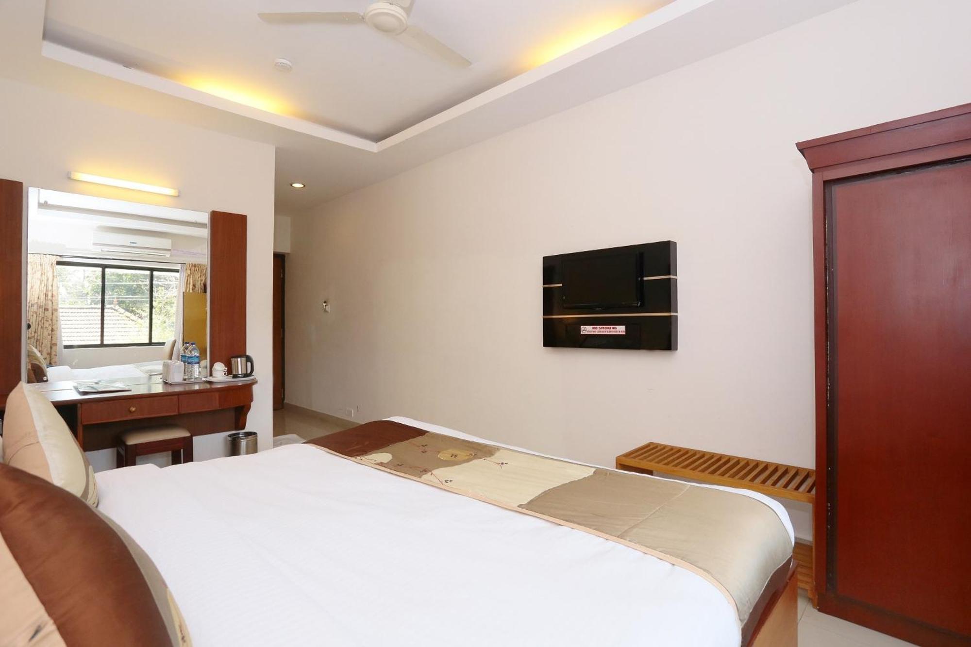 Hotel Super Townhouse Dona Castle Kollam Esterno foto