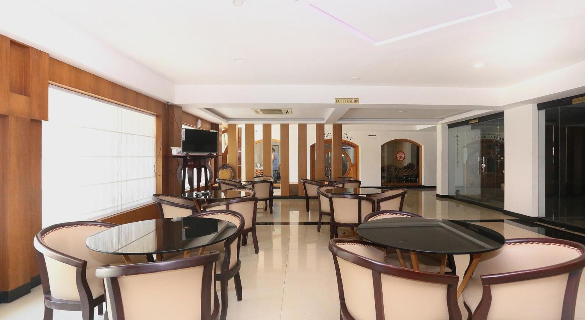 Hotel Super Townhouse Dona Castle Kollam Esterno foto