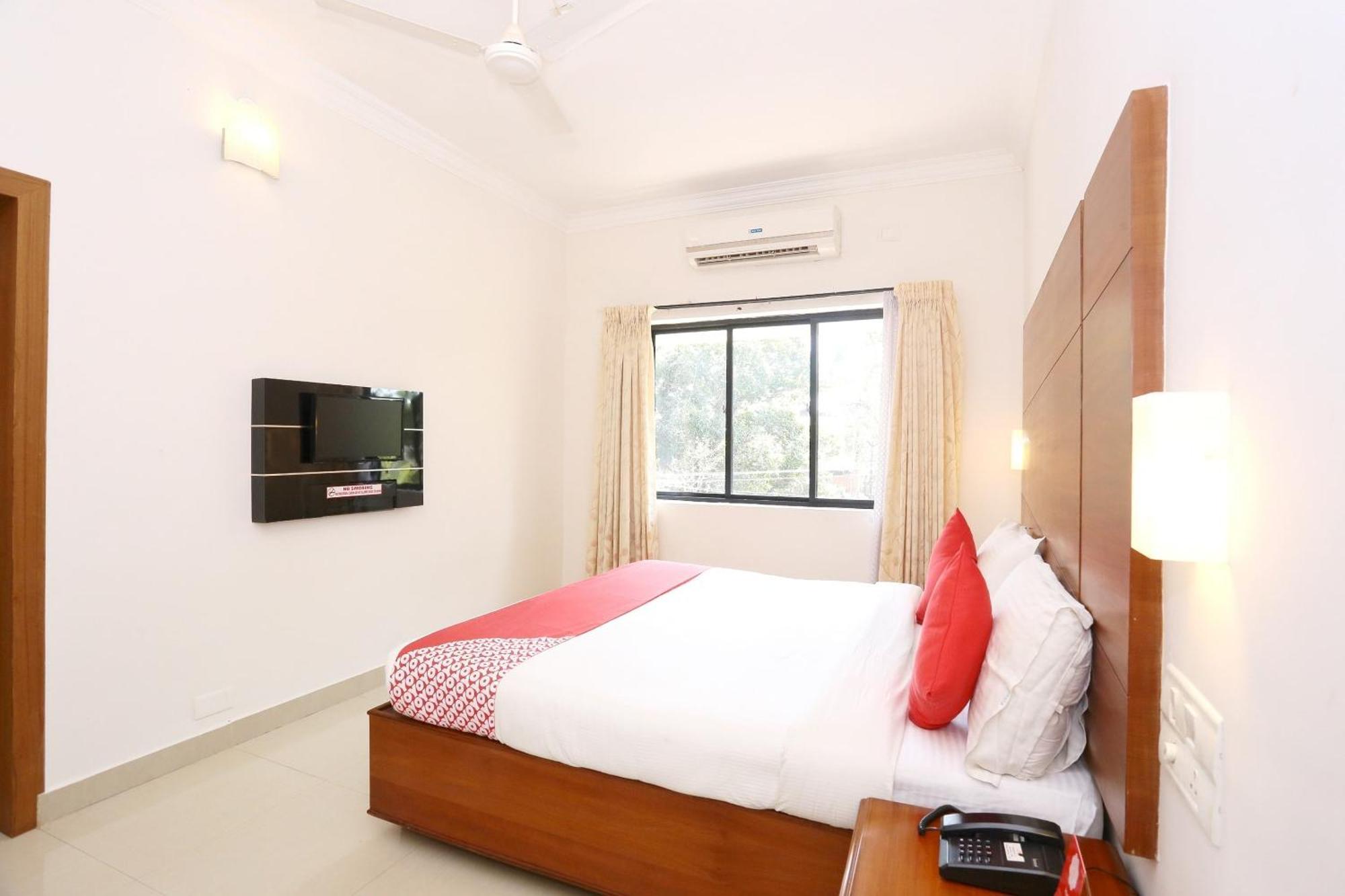Hotel Super Townhouse Dona Castle Kollam Esterno foto