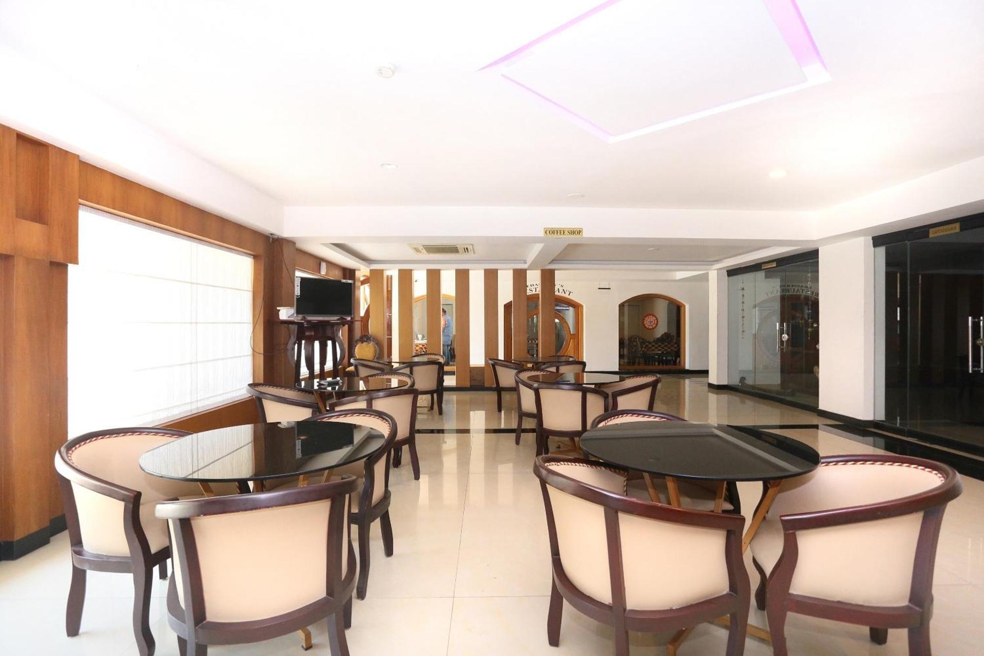 Hotel Super Townhouse Dona Castle Kollam Esterno foto