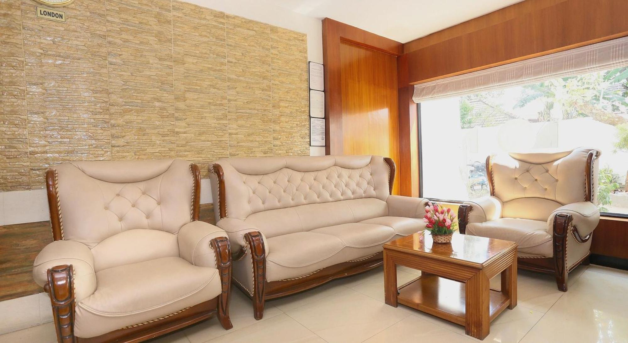 Hotel Super Townhouse Dona Castle Kollam Esterno foto