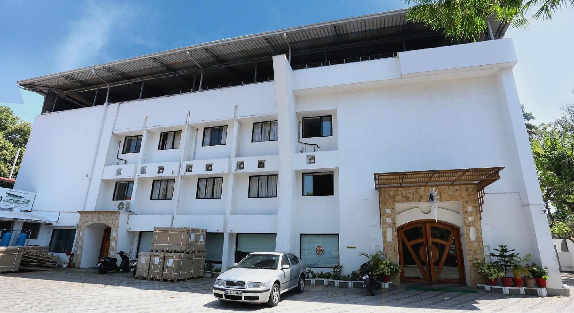 Hotel Super Townhouse Dona Castle Kollam Esterno foto