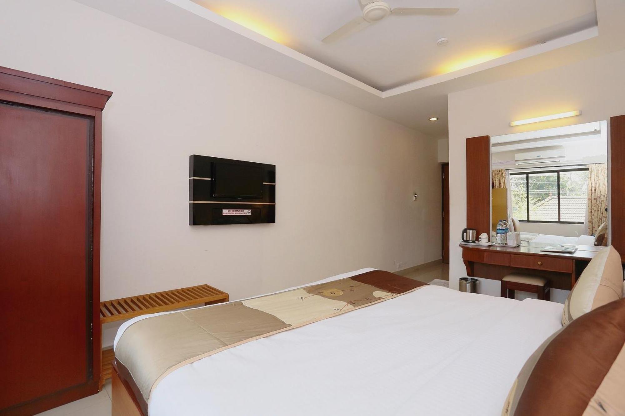 Hotel Super Townhouse Dona Castle Kollam Esterno foto