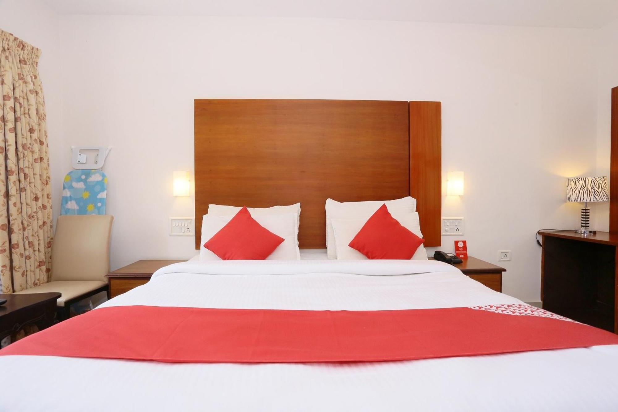 Hotel Super Townhouse Dona Castle Kollam Esterno foto