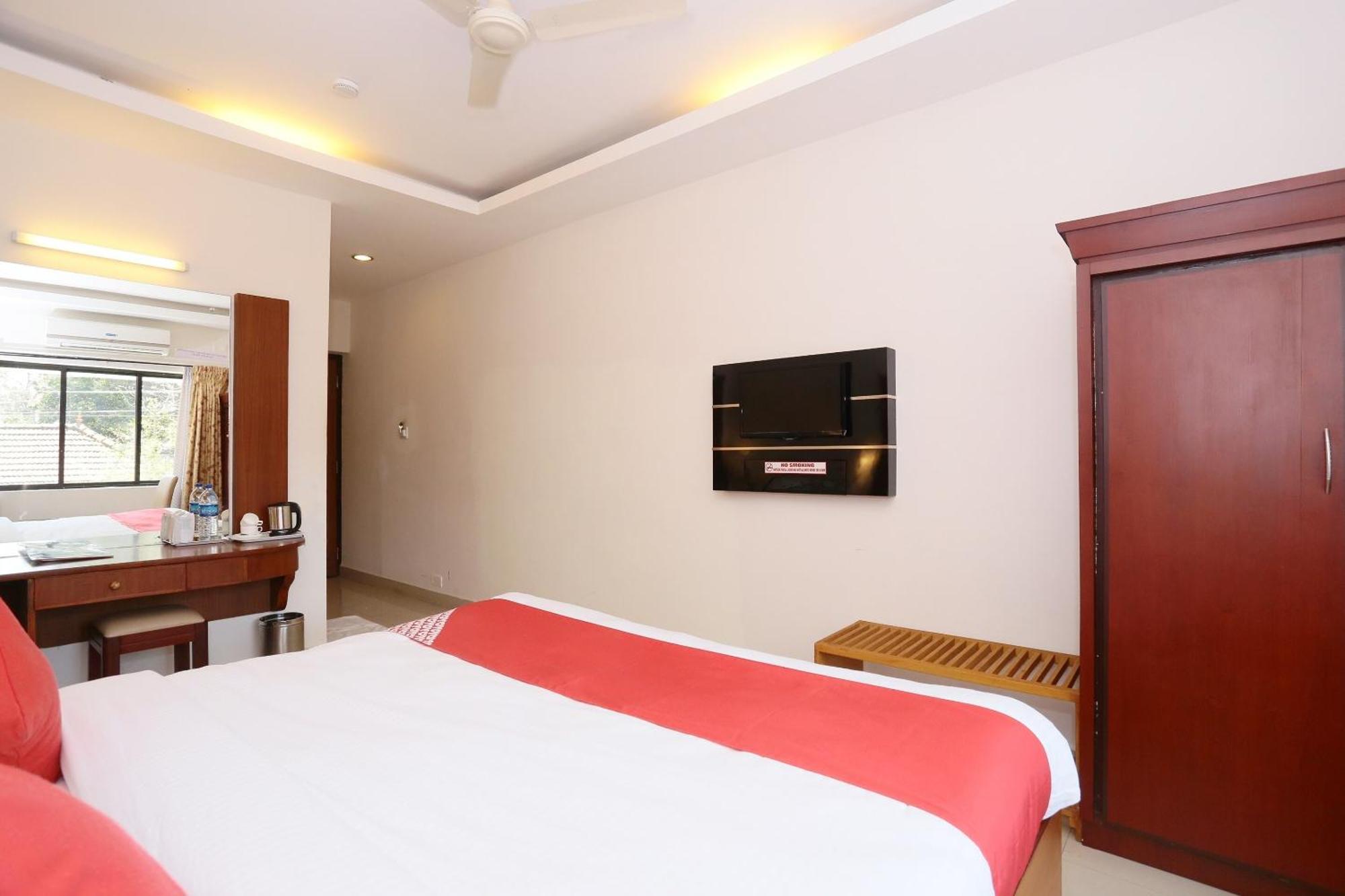 Hotel Super Townhouse Dona Castle Kollam Esterno foto
