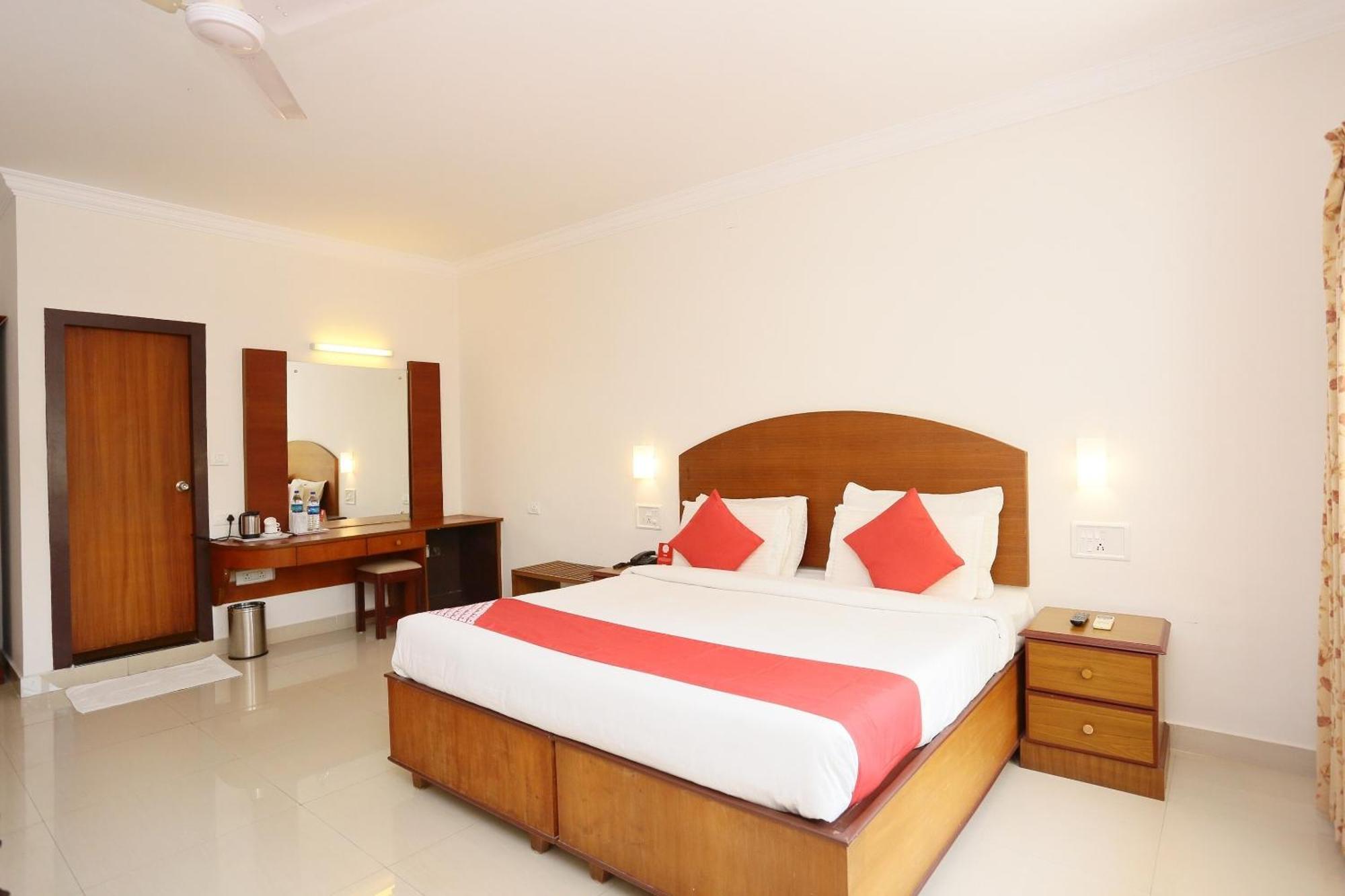 Hotel Super Townhouse Dona Castle Kollam Esterno foto