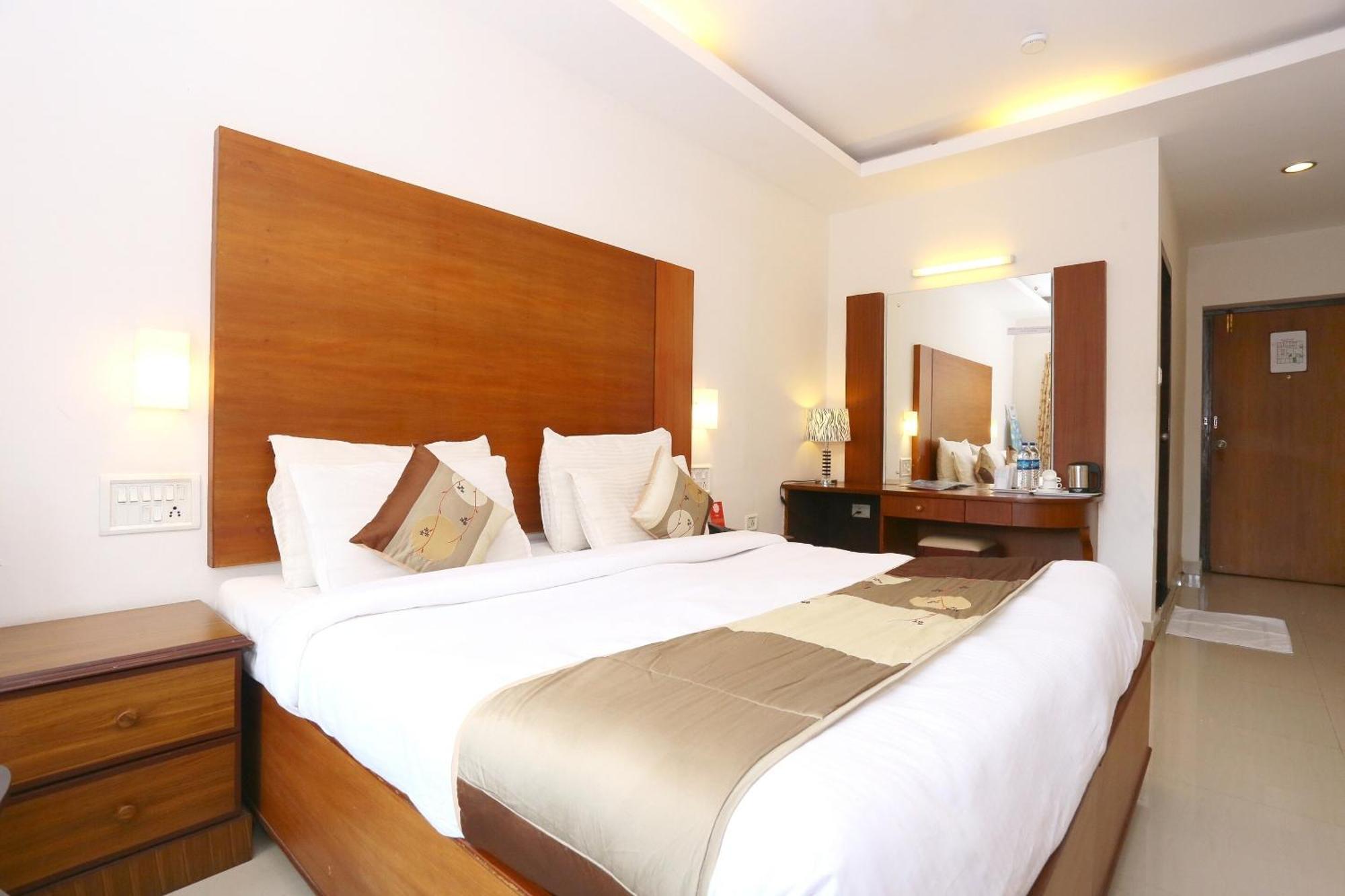Hotel Super Townhouse Dona Castle Kollam Esterno foto