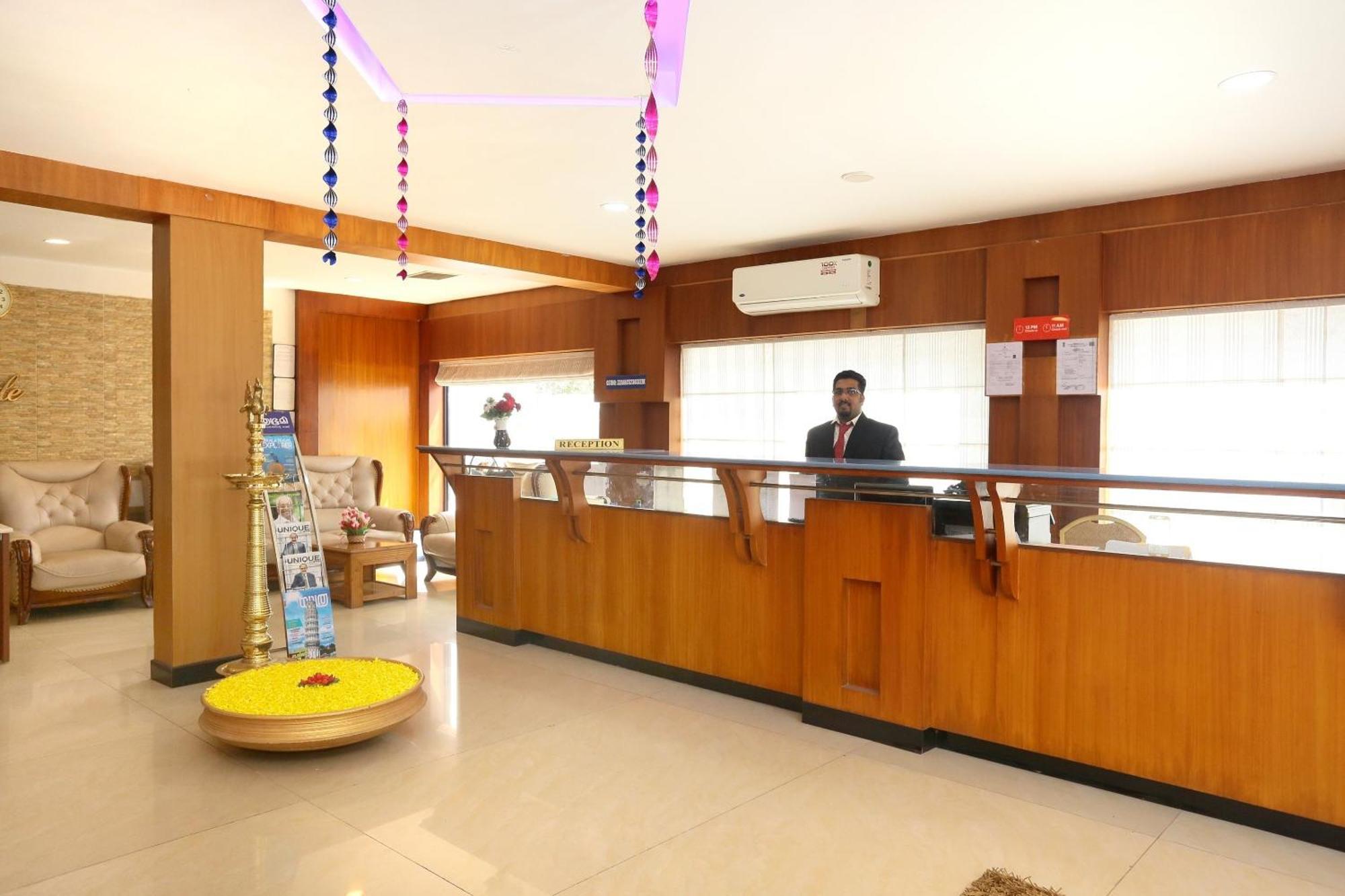 Hotel Super Townhouse Dona Castle Kollam Esterno foto