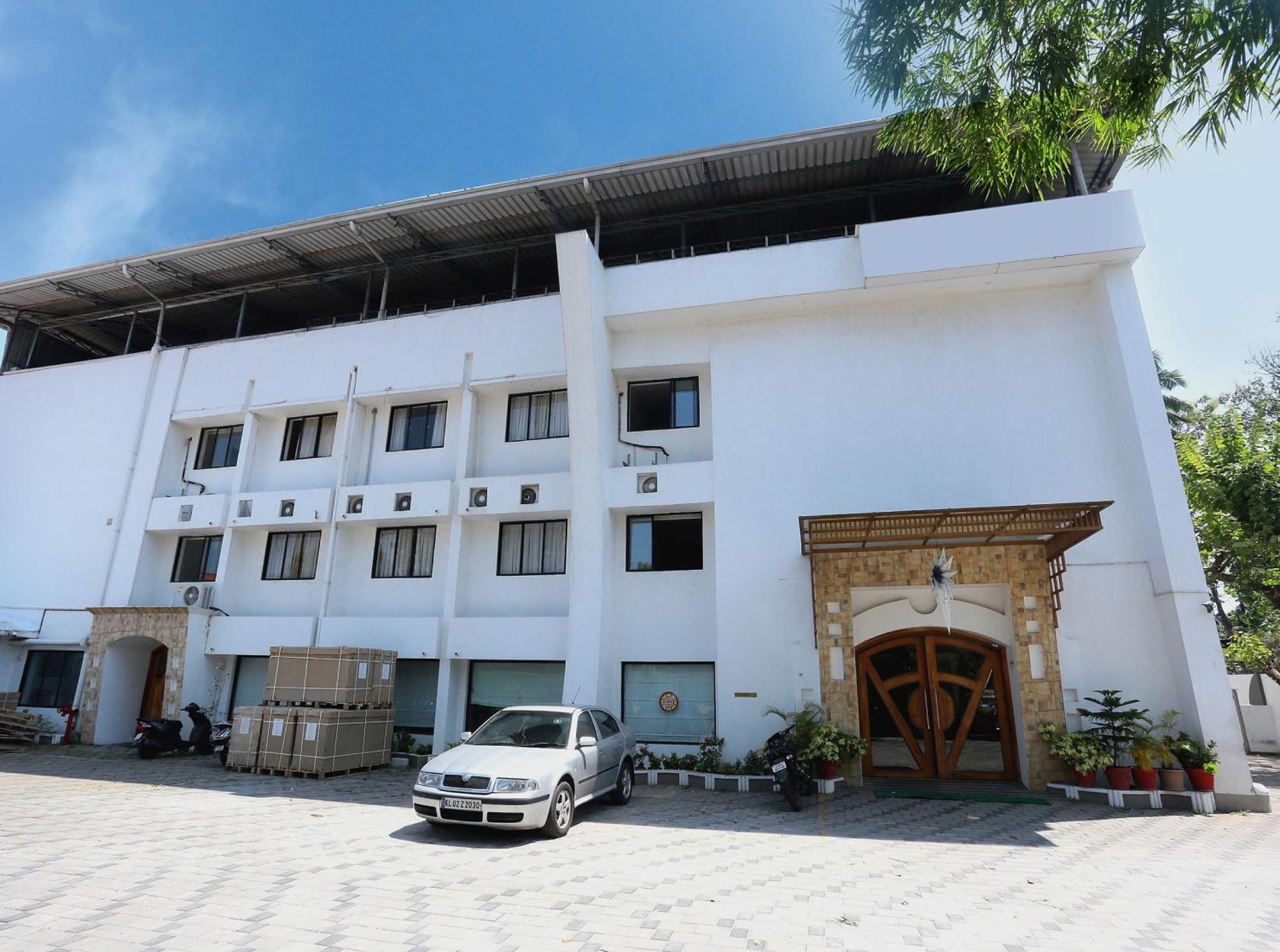 Hotel Super Townhouse Dona Castle Kollam Esterno foto